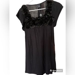 Black knit women’s medium top (slight forgiving tunic A-line cut) New w/tags!